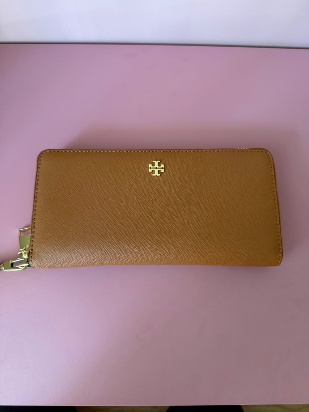 Brand New Tory Burch Tan Saffiano Leather Emerson Wristlet Wallet